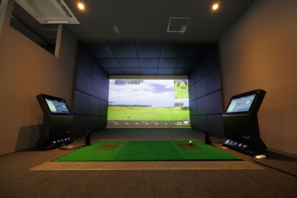 センター北インドアゴルフスクールGENUINEGOLFシミュレーター左打席あり